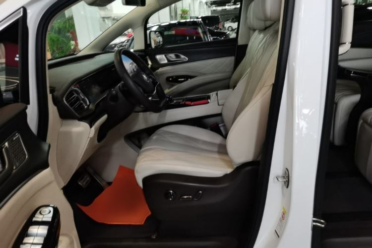 Used Denza D9 2025 DM-i Intelligent Drive 1020 Four-Wheel Drive Flagship Model Left Front Seat