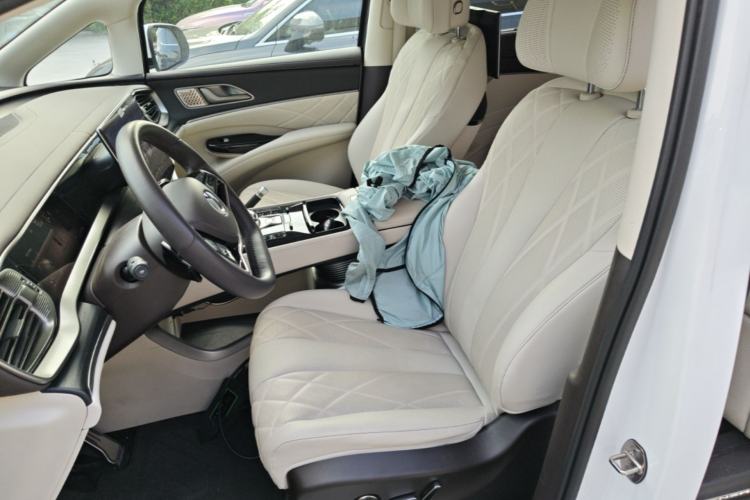 Used Denza D9 2025 DM-i Intelligent Drive 1020 Four-Wheel Drive Flagship Model Left Front Seat