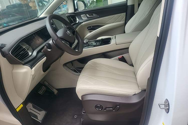Used Denza D9 2025 Model DM-i Four-Wheel Drive Supreme Edition Left Front Seat