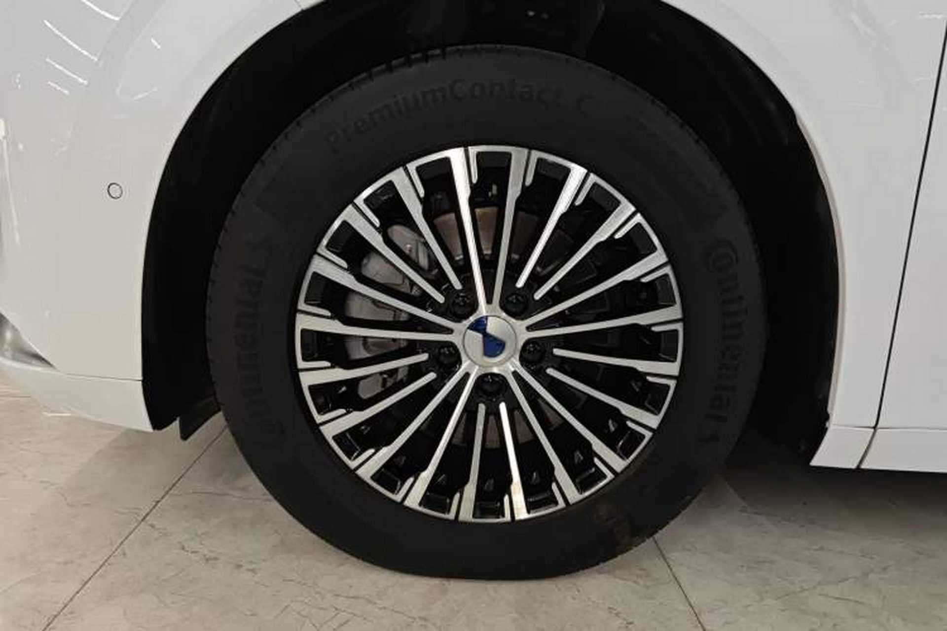 Used Denza D9 2025 DM-i Intelligent Drive 1020 Four-Wheel Drive Prestige Model Left Front Wheel Hub
