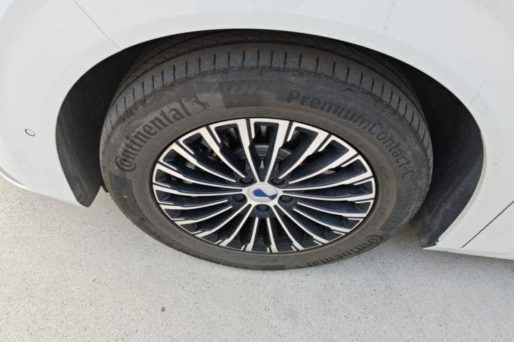 Used Denza D9 2025 DM-i Intelligent Drive 1020 Four-Wheel Drive Flagship Model Left Front Wheel Hub