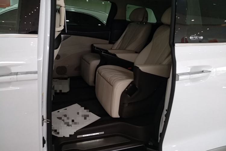 Used Denza D9 2025 DM-i Intelligent Drive 1020 Four-Wheel Drive Prestige Model Left Rear Seat