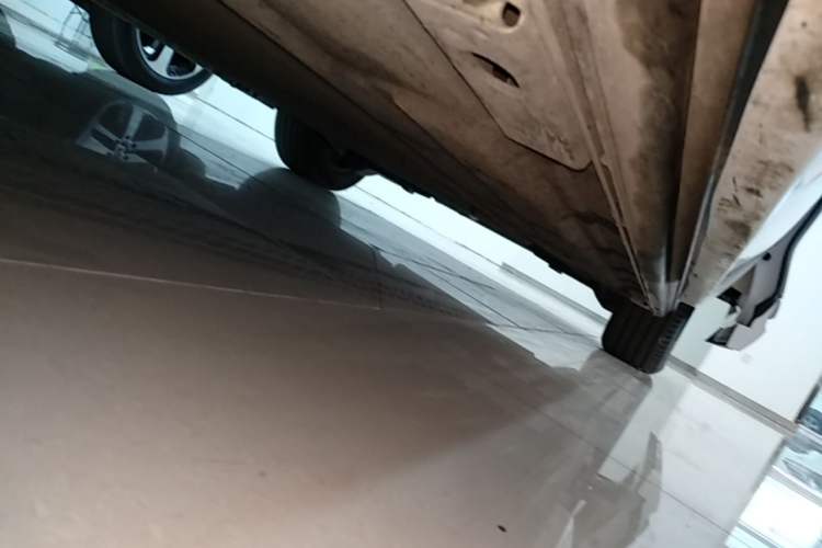Used Denza D9 2025 DM-i Intelligent Drive 1020 Four-Wheel Drive Prestige Model Left Side Sill