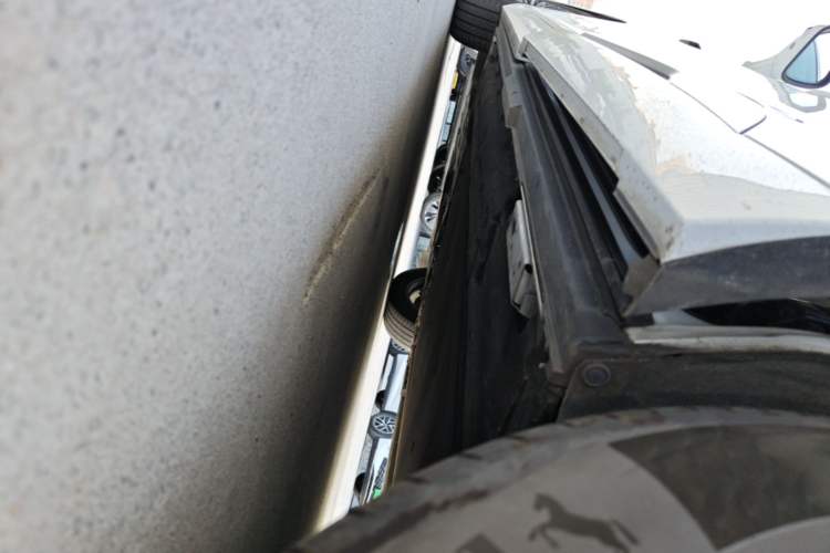 Used Denza D9 2025 DM-i Intelligent Drive 1020 Four-Wheel Drive Flagship Model Left Side Sill