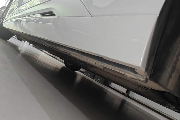 Used Denza D9 2025 DM-i Intelligent Drive 1020 Four-Wheel Drive Prestige Model Left Side Sill