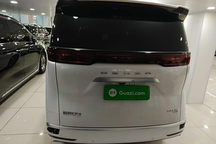 Used Denza D9 2025 DM-i Intelligent Drive 1020 Four-Wheel Drive Prestige Model Rear