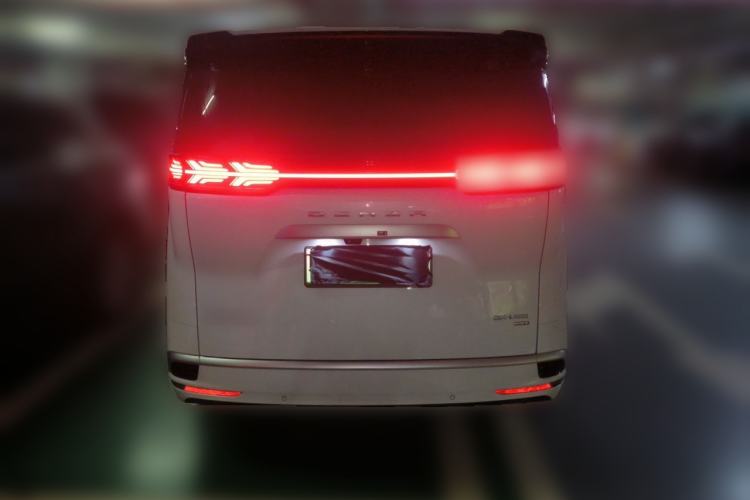 Used Denza D9 2025 DM-i Smart Drive 1020 Four-Wheel Drive Deluxe Model Rear