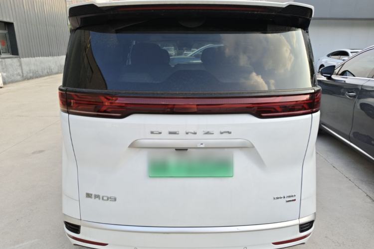 Used Denza D9 2025 DM-i Intelligent Drive 1020 Four-Wheel Drive Flagship Model Rear