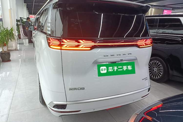 Used Denza D9 2025 DM-i Smart Drive 1020 Four-Wheel Drive Deluxe Model Rear