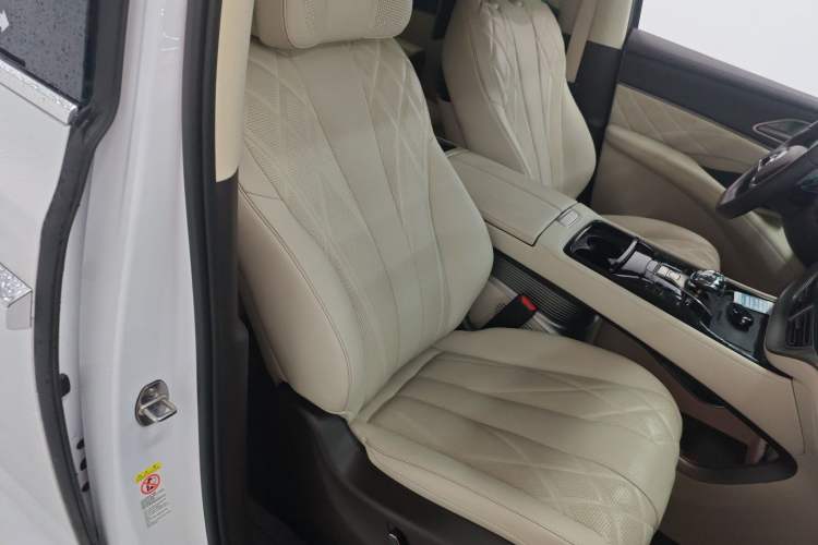 Used Denza D9 2025 EV Intelligent Driving Edition 600 Four-Wheel Drive Flagship Model Right Front Seat