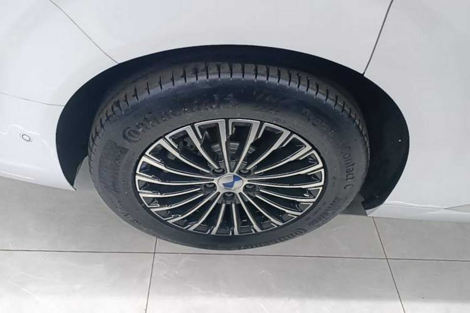 Used Denza D9 2025 DM-i Smart Drive 1020 Four-Wheel Drive Deluxe Model Right Rear Wheel Hub