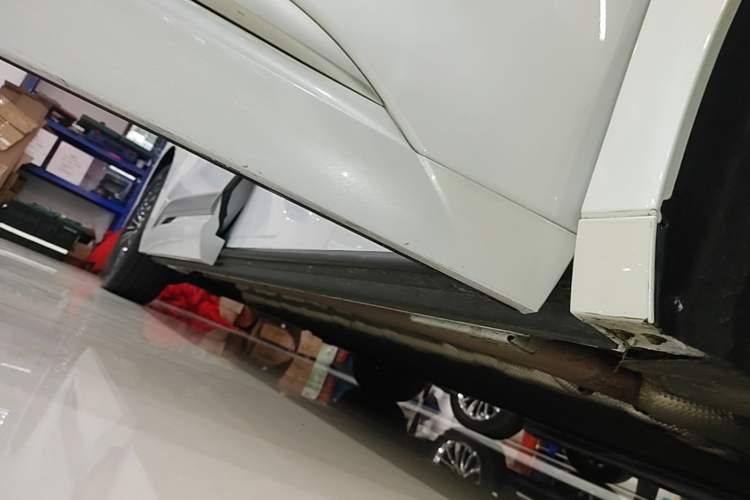 Used Denza D9 2025 DM-i Intelligent Drive 1020 Four-Wheel Drive Prestige Model Right Side Sill