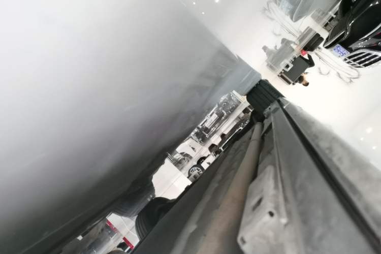 Used Denza D9 2025 DM-i Intelligent Drive 1020 Four-Wheel Drive Flagship Model Right Side Sill