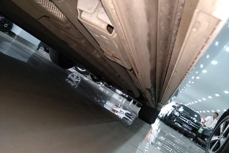Used Denza D9 2025 DM-i Intelligent Drive 1020 Four-Wheel Drive Prestige Model Right Side Sill