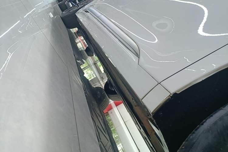 Used Denza D9 2025 DM-i Smart Drive 1020 Four-Wheel Drive Deluxe Model Right Side Sill