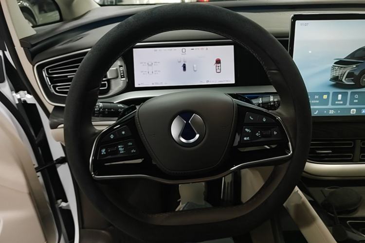 Used Denza D9 2025 DM-i Intelligent Drive 1020 Four-Wheel Drive Prestige Model Steering Wheel