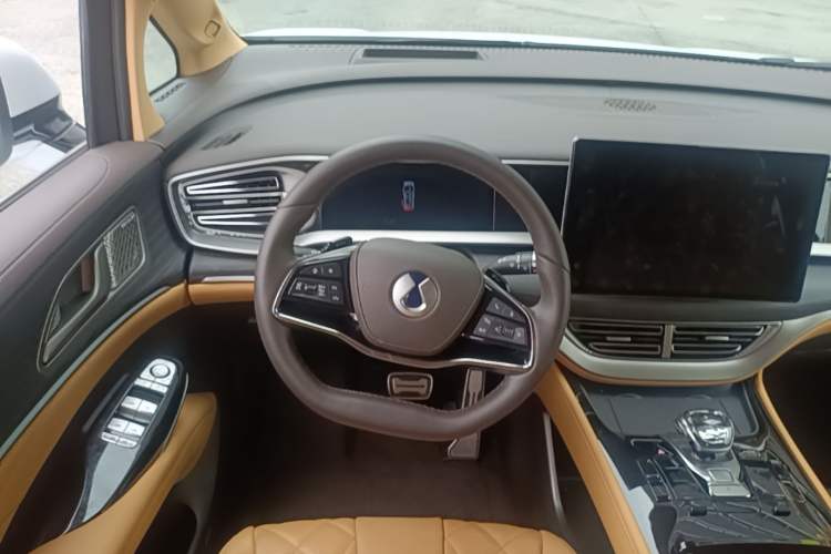 Used Denza D9 2025 DM-i Intelligent Drive 1020 Four-Wheel Drive Flagship Model Steering Wheel