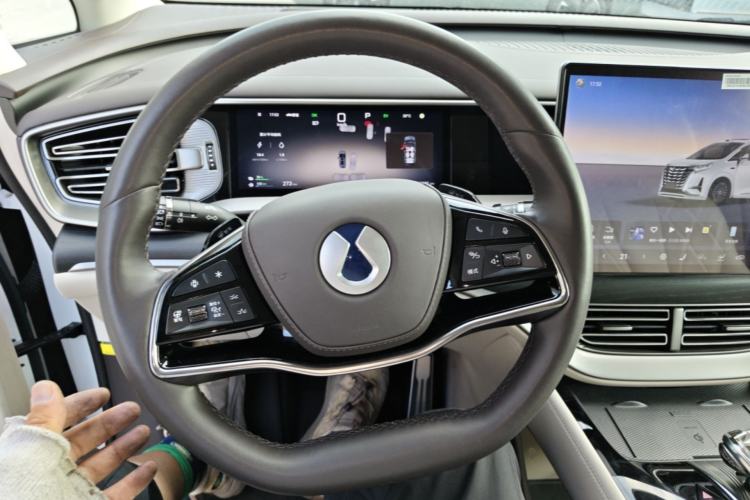 Used Denza D9 2025 DM-i Intelligent Drive 1020 Four-Wheel Drive Flagship Model Steering Wheel