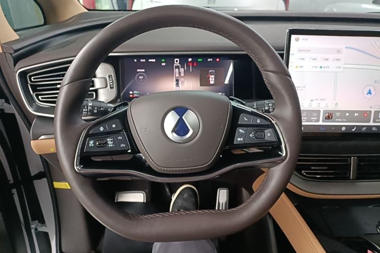 Used Denza D9 2025 DM-i Smart Drive 1020 Four-Wheel Drive Deluxe Model Steering Wheel