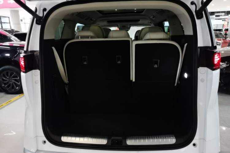 Used Denza D9 2025 DM-i Intelligent Drive 1020 Four-Wheel Drive Flagship Model Trunk