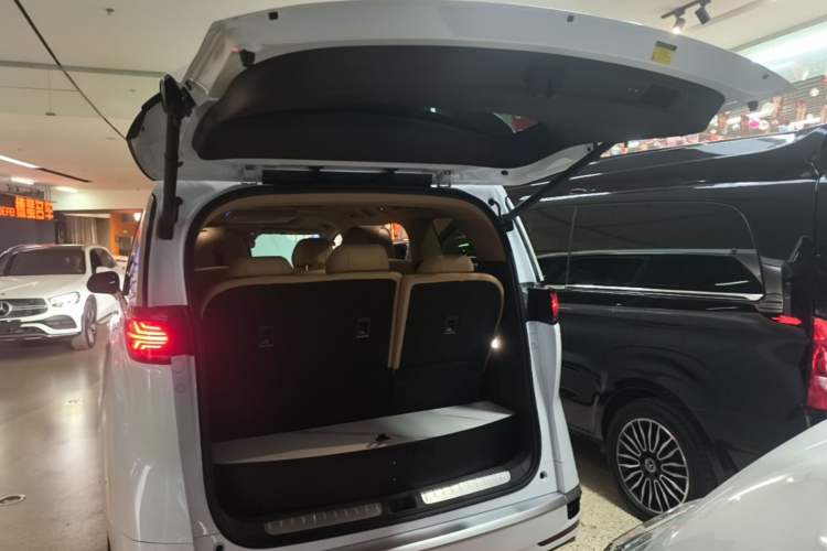Used Denza D9 2025 DM-i Smart Drive 1020 Four-Wheel Drive Deluxe Model Trunk