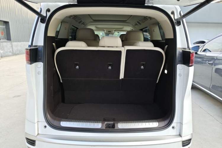 Used Denza D9 2025 DM-i Intelligent Drive 1020 Four-Wheel Drive Flagship Model Trunk
