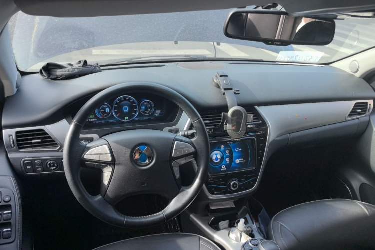 Used Denza 2014 Deluxe Edition Center Console