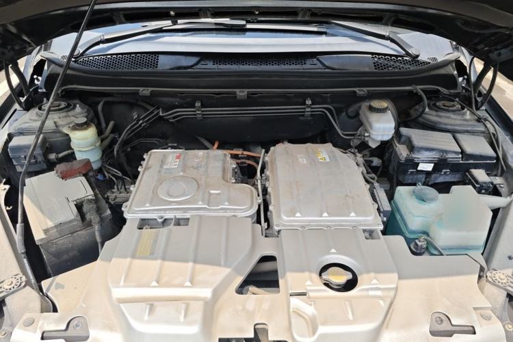 Used Denza 2014 Deluxe Edition Engine Bay