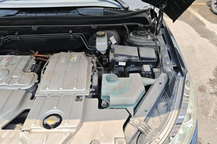 Used Denza 2014 Deluxe Edition Engine Bay Left