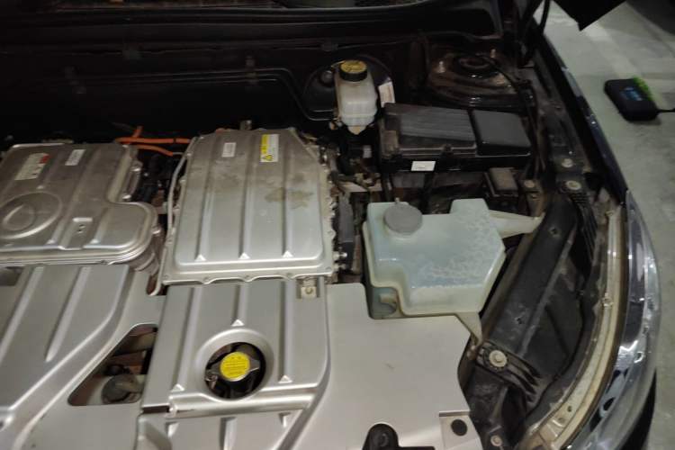 Used Denza 2014 Stylish Edition Engine Bay Left