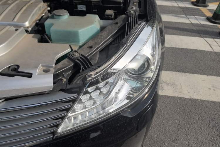 Used Denza 2014 Deluxe Edition Engine Bay Left