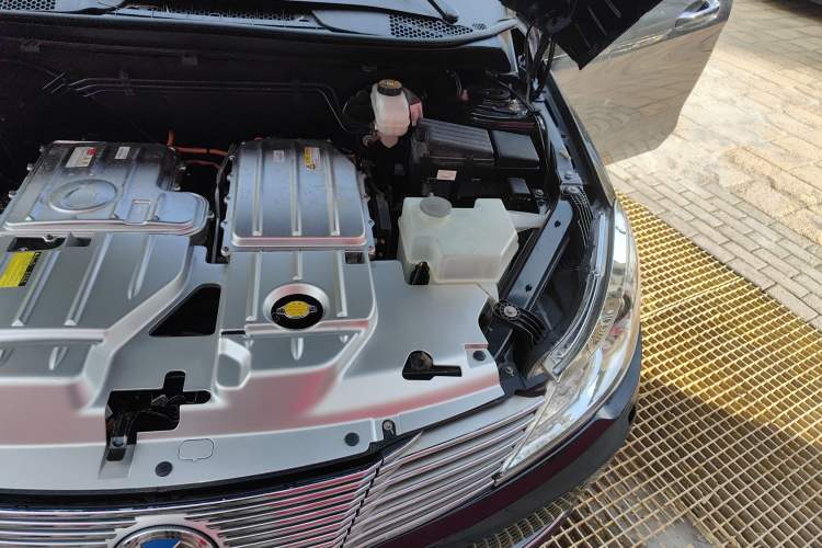 Used Denza 2014 Deluxe Edition Engine Bay Left