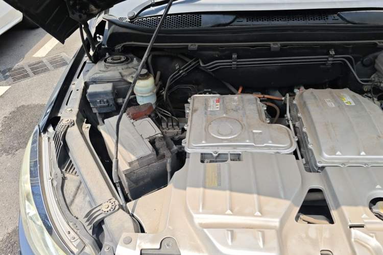 Used Denza 2014 Deluxe Edition Engine Bay Right