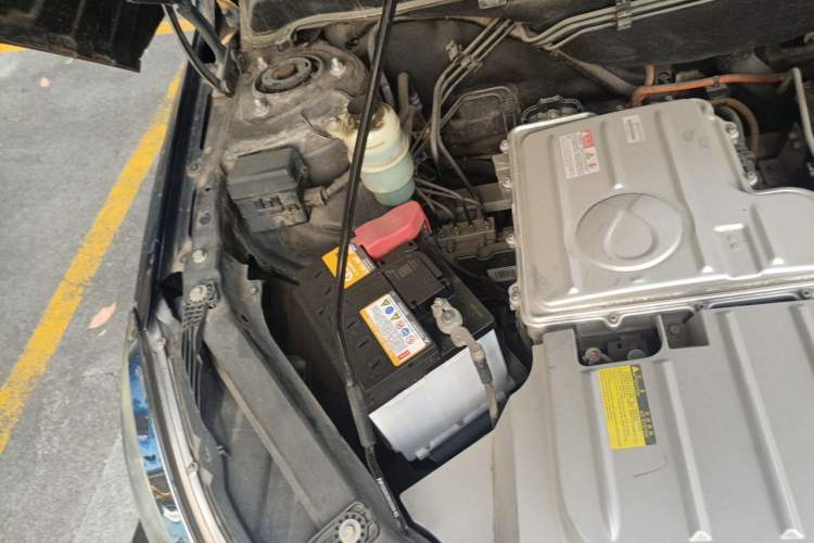 Used Denza 2014 Stylish Edition Engine Bay Right