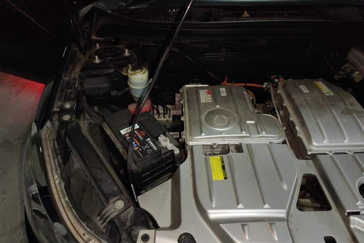 Used Denza 2014 Stylish Edition Engine Bay Right