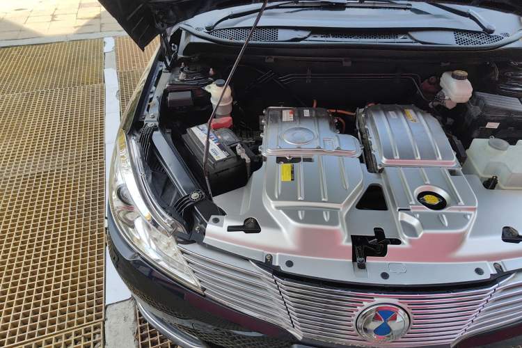 Used Denza 2014 Deluxe Edition Engine Bay Right