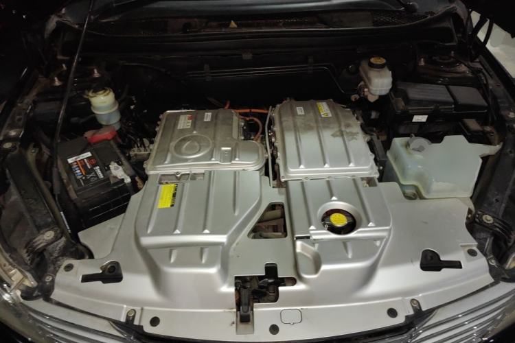 Used Denza 2014 Stylish Edition Engine Bay
