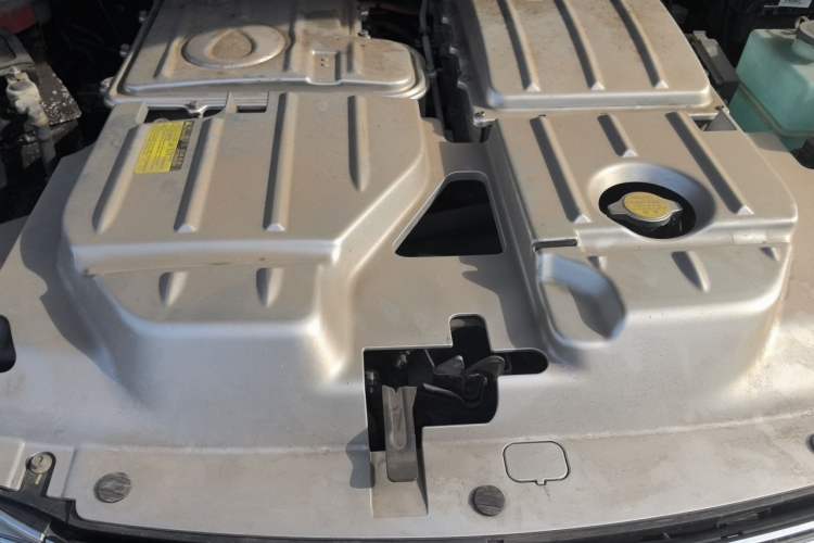 Used Denza 2014 Deluxe Edition Engine Bay