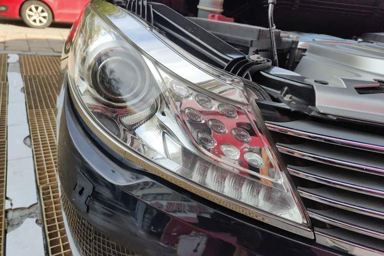 Used Denza 2014 Deluxe Edition Right Front Headlight