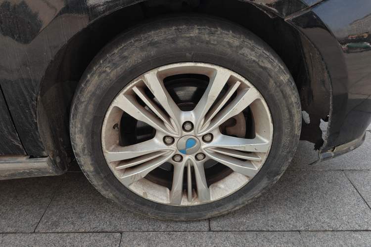 Used Denza 2014 Stylish Edition Right Front Wheel Hub