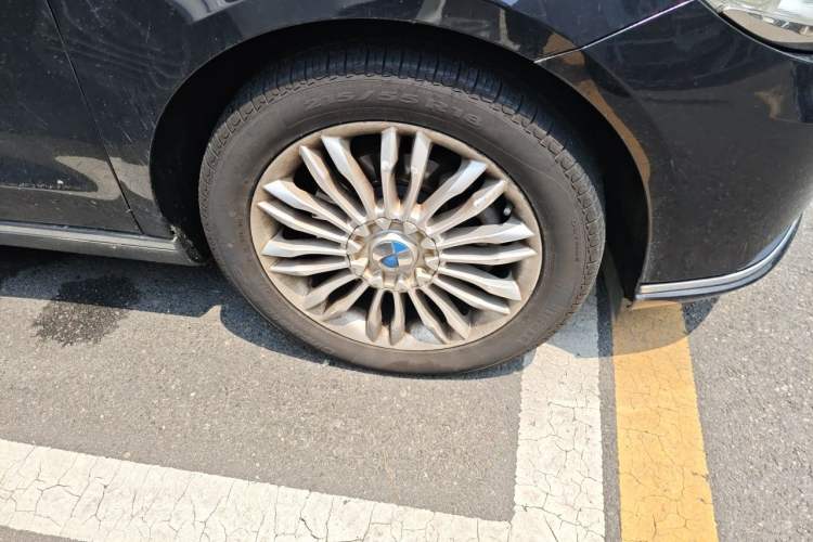 Used Denza 2014 Deluxe Edition Right Front Wheel Hub