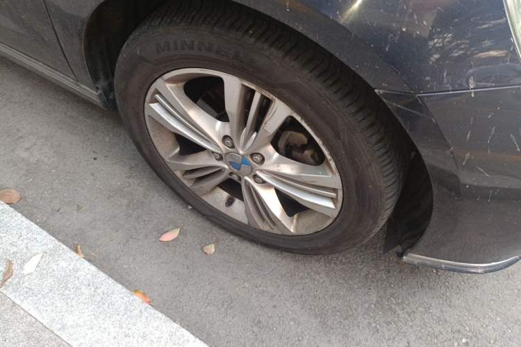 Used Denza 2014 Stylish Edition Right Front Wheel Hub