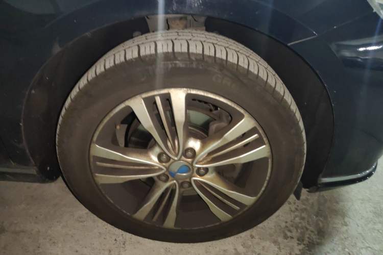 Used Denza 2014 Stylish Edition Right Front Wheel Hub