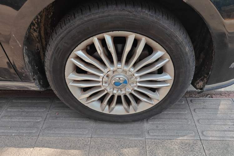 Used Denza 2014 Stylish Edition Right Front Wheel Hub