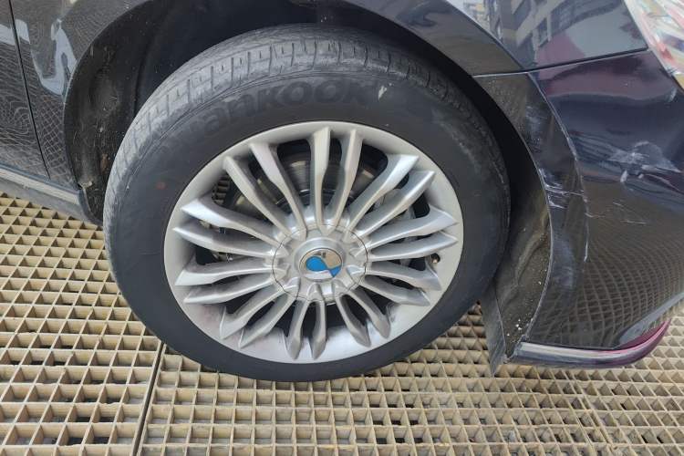 Used Denza 2014 Deluxe Edition Right Front Wheel Hub