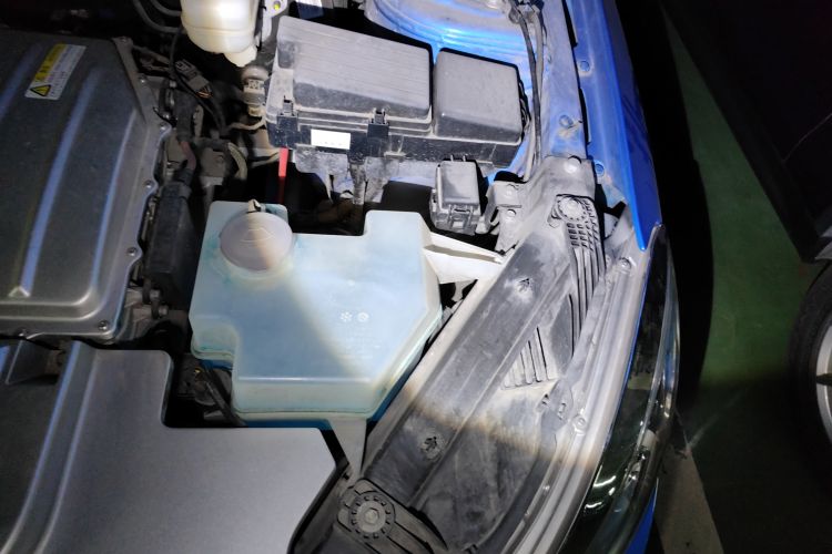 Used Denza 2014 Stylish Edition Engine Bay Left