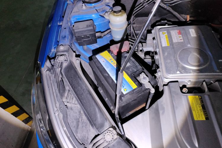 Used Denza 2014 Stylish Edition Engine Bay Right