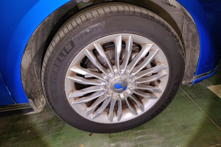 Used Denza 2014 Stylish Edition Right Front Wheel Hub