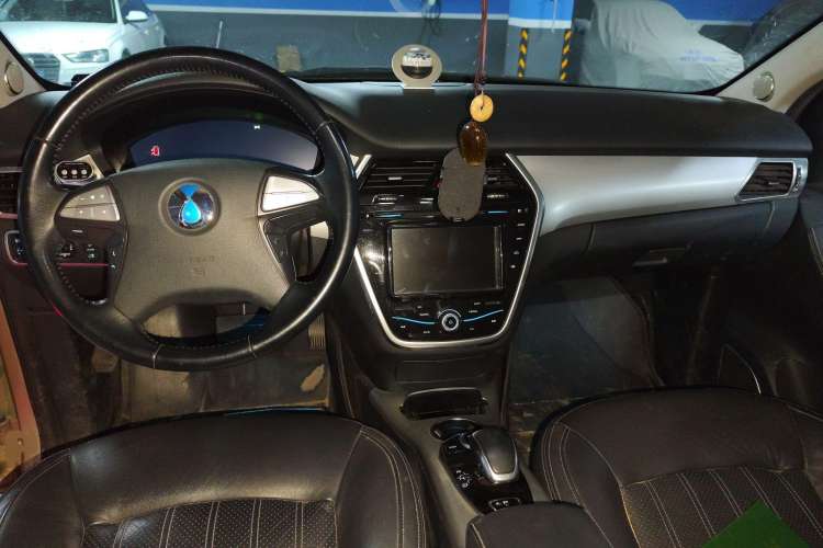 Used Denza 2014 Stylish Edition Center Console