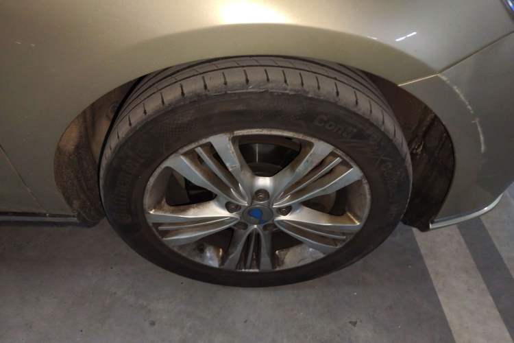 Used Denza 2014 Stylish Edition Right Front Wheel Hub